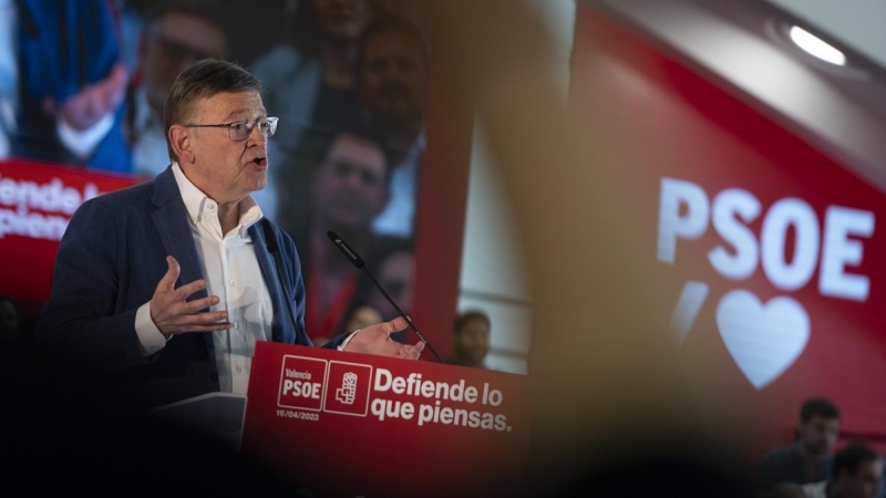 El presidente de la Generalitat, Ximo Puig, interviene durante la clausura de la Conferencia Municipal del PSOE, en la Ciudad de las Artes y las Ciencias, a 16 de abril de 2023 en València,