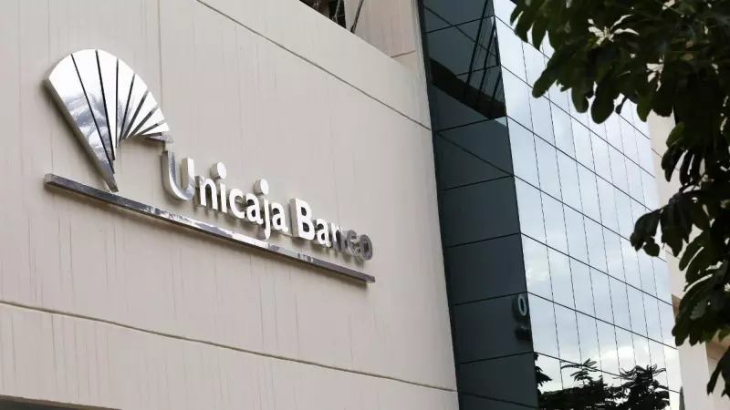 El logo de Unicaja Banco en su sede en Málaga.