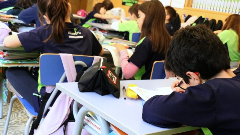 2022 - Alumnes en una aula d'una escola, en una imatge d'arxiu.