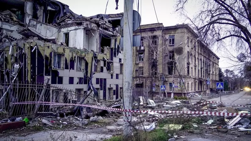 Una imagen de archivo tomada en noviembre de 2022 muestra los destrozos por los ataques rusos en Mariúpol