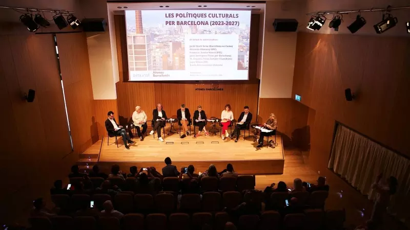 La sala de l'Ateneu Barcelonès durant un moment del debat.