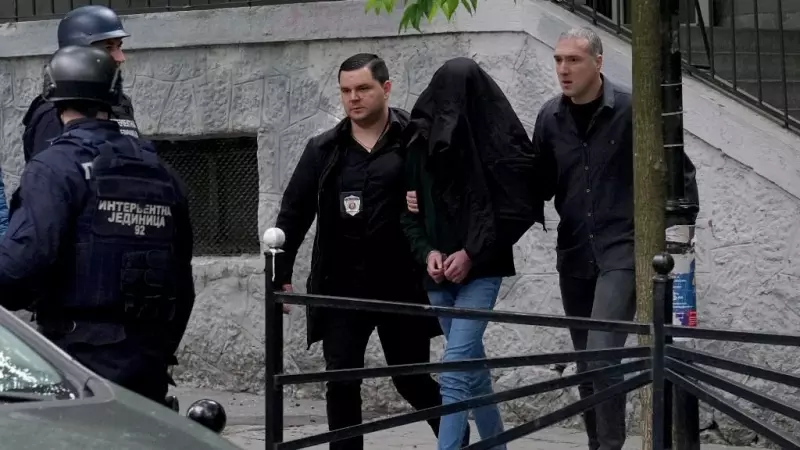 Agentes de Policía escoltan al presunto autor de la masacre en un colegio de Belgrado (Serbia) este 3 de mayo de 2023.