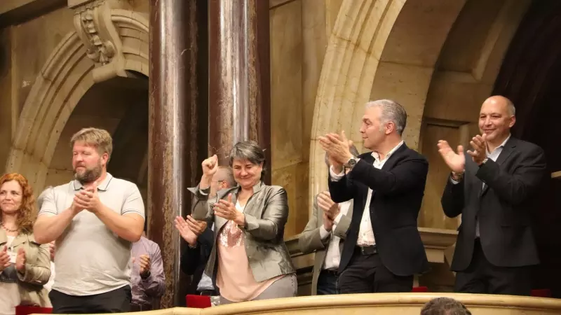 Alcaldes del Lluçanès després de la votació al Ple del Parlament