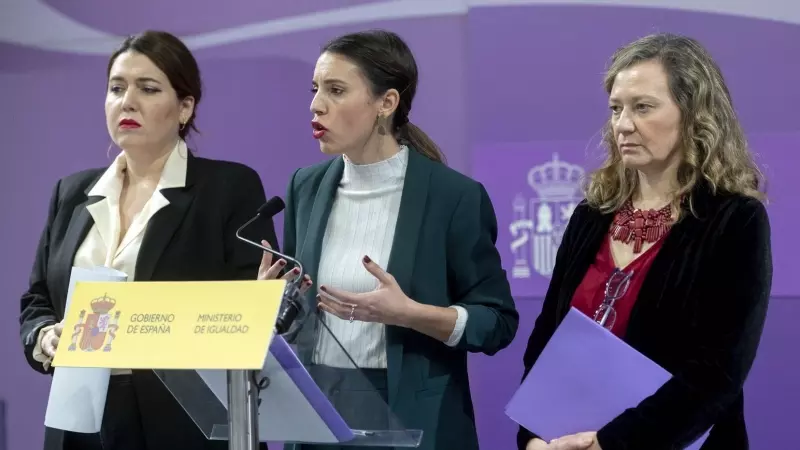 La ministra de Igualdad, Irene Montero, ofrece una rueda de prensa con Victoria Rosell y Ángela Rodríguez Pam, en Madrid, a 27 de enero de 2023.