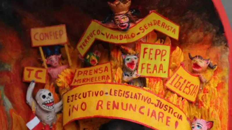 Detalle del retablo 'Ay, democracia' del artista y antropólogo peruano Edilberto Jiménez, que documenta la represión de la fuerza pública contra los manifestantes en las protestas realizadas entre diciembre y abril.