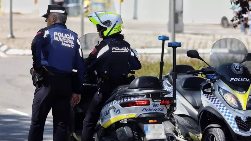 Dos agentes de la Policía Municipal de Madrid.