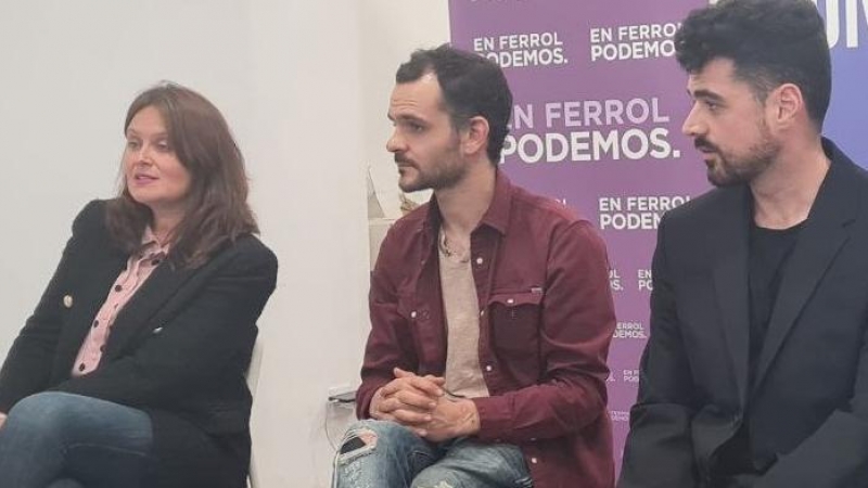 4/5/23 De izquierda a derecha, Verónica Hermida, secretaria de Comunicación de Podemos Galicia y directora de la campaña del 28M; el candidato de Ferrol, Aitor Cordero, y el coordinador nacional del partido en la comunidad, Borja San Ramón.