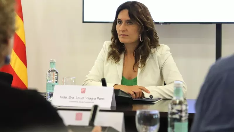 La consellera de Presidència, Laura Vilagrà, en una reunió per tractar la gestió de les oposicions amb CCOO, UGT i IAC-CATAC