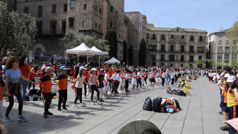 5-5-2023 La versió cobla de ‘Coti x Coti’ s’estrena amb una sardana multitudinària de 400 escolars