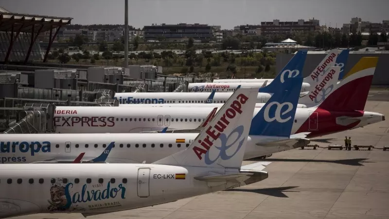 Varios aviones de Air Europa en la terminal T4 del Aeropuerto Adolfo Suárez Madrid-Barajas, a 21 de mayo de 2021.