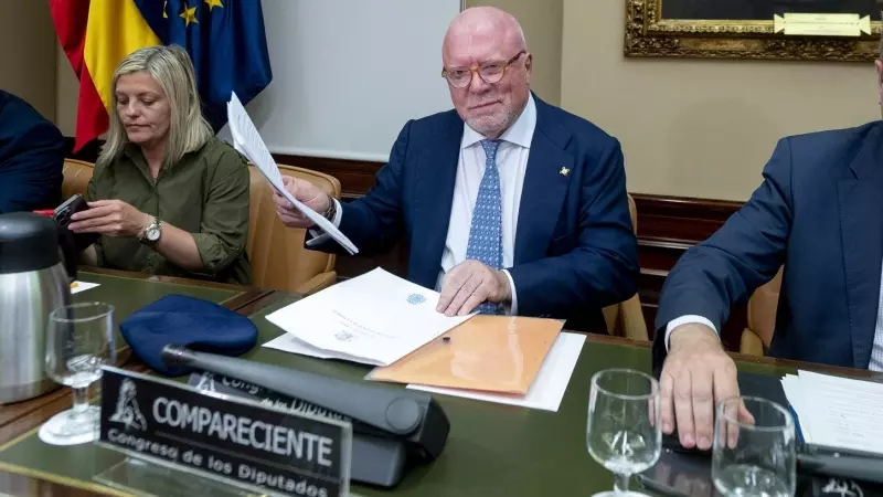 El comisario jubilado José Manuel Villarejo, en la comisión de Investigación sobre las actuaciones del Ministerio del Interior durante el gobierno del Partido Popular, en el Congreso de los Diputados. E.P./Alberto Ortega