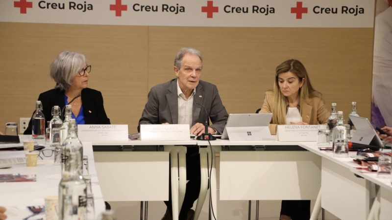 17/05/2023 - Responsables de la Creu Roja a Catalunya en la presentació del balanç anual de l'entitat, amb el seu president, Josep Quitet, al centre.