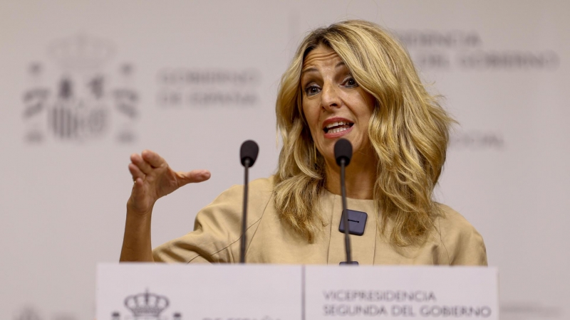 La vicepresidenta segunda y ministra de Trabajo y Economía Social, Yolanda Díaz, atiende a los medios en Madrid, a 17 de mayo de 2023.