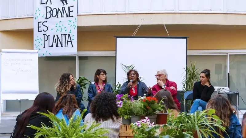 Membres de la Bonne denunciant la situació de l'espai.