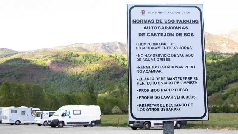 El Ayuntamiento de Castejón de Sos ha impuesto restricciones para los jornaleros que pernoctan en su parking para autocaravanas