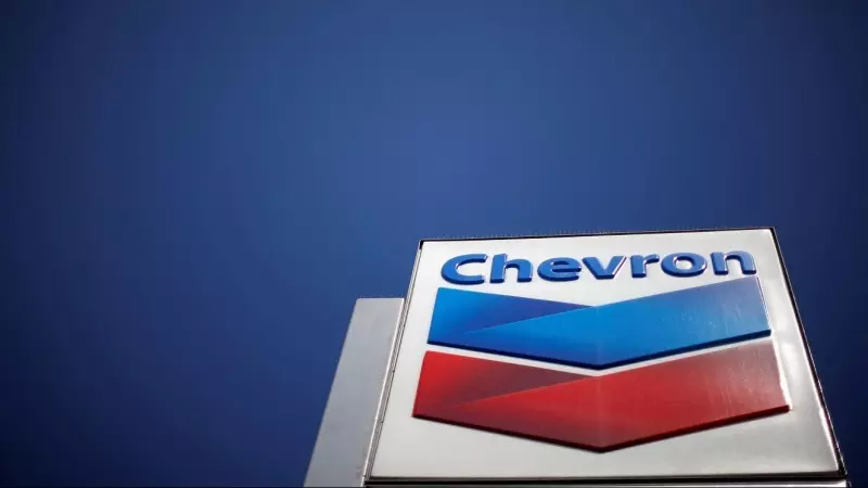 El logo de la petrolera estadounidense Chevron, en una estación de servicio en Los Angeles (California, EEUU). REUTERS/Lucy Nicholson