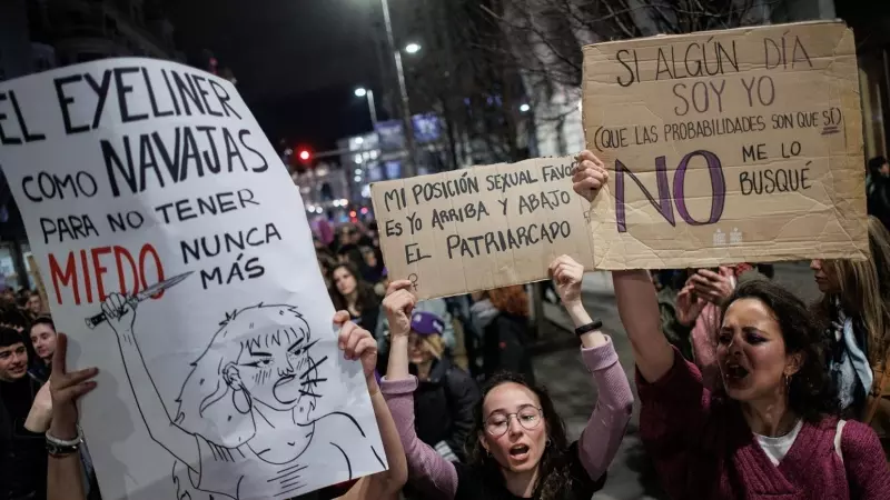 Varias mujeres con carteles durante una manifestación convocada por la Comisión 8M, por el 8M, Día Internacional de la Mujer, a 8 de marzo de marzo de 2023, en Madrid (España). Archivo