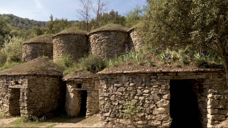 Les tines de pedra seca que queden al Bages