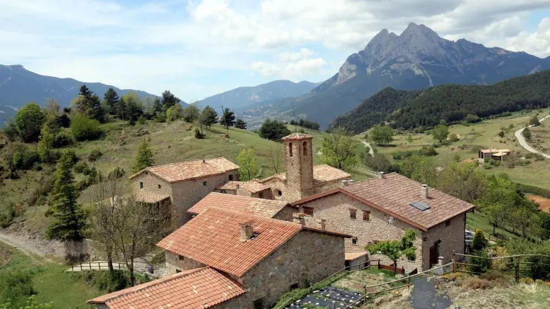 Gisclareny, al nord del Berguedà, és el poble més petit de Catalunya