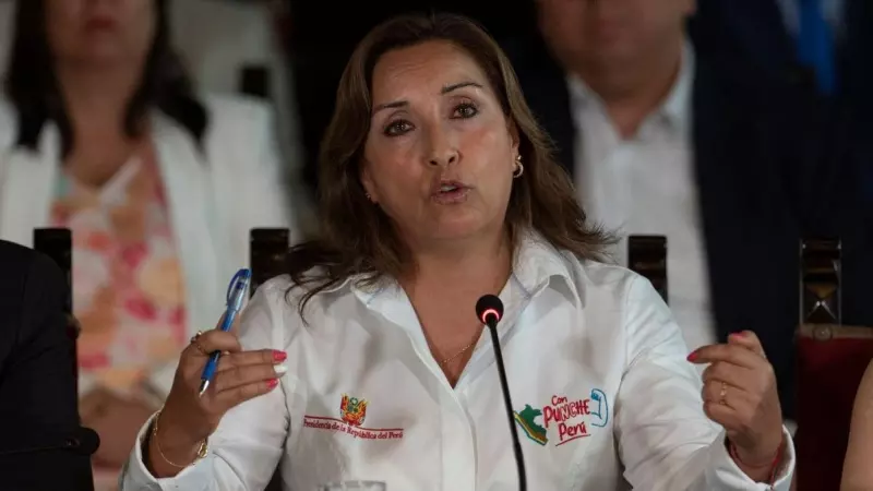 La presidenta peruana Dina Boluarte, durante una conferencia de prensa sobre el informe presentado por la Comisión Interamericana de Derechos Humanos (CIDH), en el Palacio de Gobierno en Lima, a 3 de mayo de 2023.