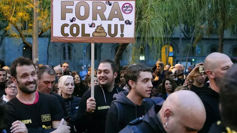 La empresa de desalojos extrajudiciales Desokupa ha movilizado este jueves 25 de mayo de 2023 a centenares de personas en el centro de Barcelona.