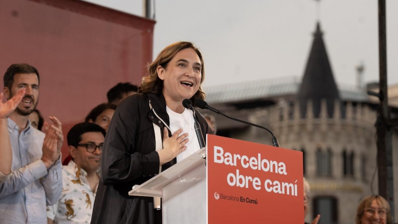 Ada Colau interviene en un acto de campaña, a 24 de mayo de 2023, en Barcelona.