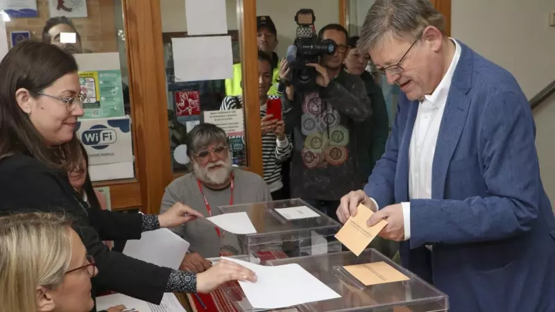 El presidente de la Generalitat valenciana, Ximo Puig, ha ejercido su derecho al voto en Morella (Castelló)