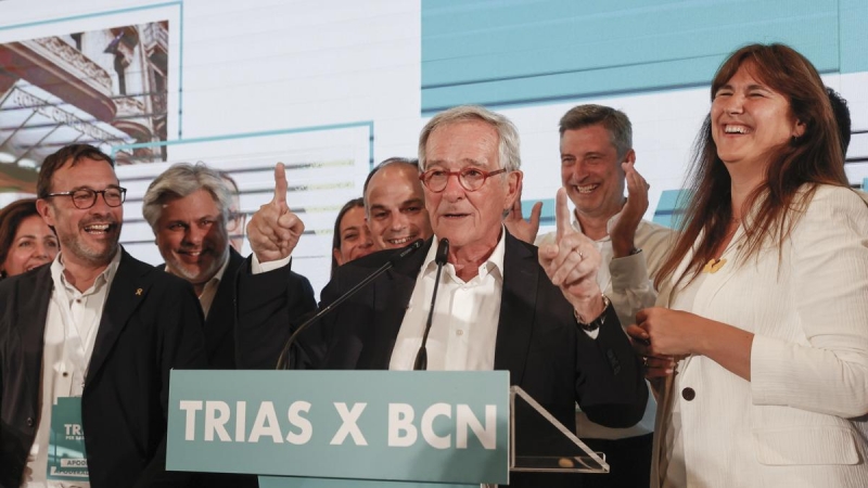 28/05/2023 - Xavier Trias, al costat de Laura Borràs, celebrant la seva victòria en les eleccions municipals de Barcelona d'aquest 28 de maig de 2023.