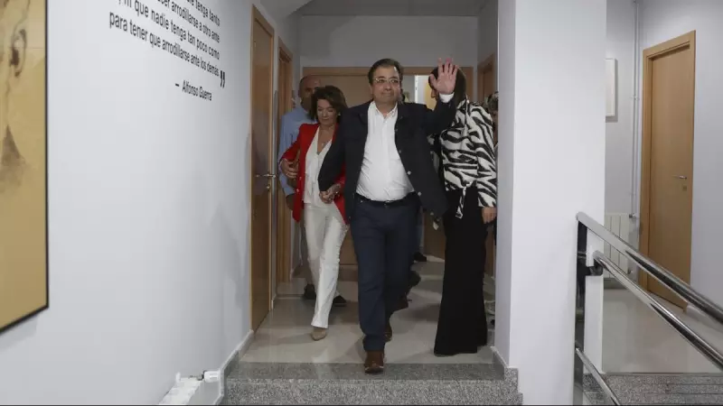 El secretario general del PSOE y candidato a la presidencia de la Junta de Extremadura, Guillermo Fernández Vara, instantes antes de la rueda de presa en Mérida tras conocer los resultados electorales de la elecciones del 28 de mayo.
