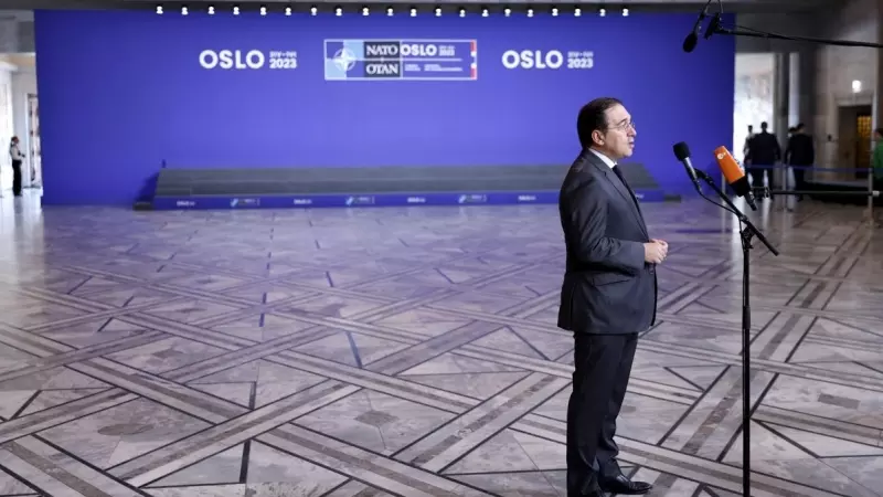 El ministro de Exteriores, José Manuel Albares, comparece ante la prensa en la cumbre de la OTAN que se celebra en Oslo (Noruega), a 1 de junio de 2023