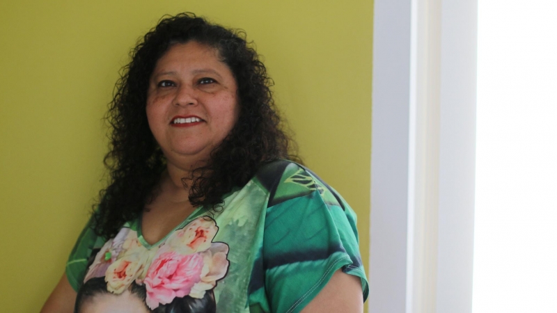 Carolina Elías en el Centro de empoderamiento de trabajadoras de hogar y cuidados durante la entrevista concedida para este reportaje.