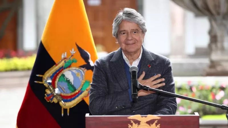 El presidente de Ecuador, Guillermo Lasso, habla durante una rueda de prensa en el Palacio de Gobierno.