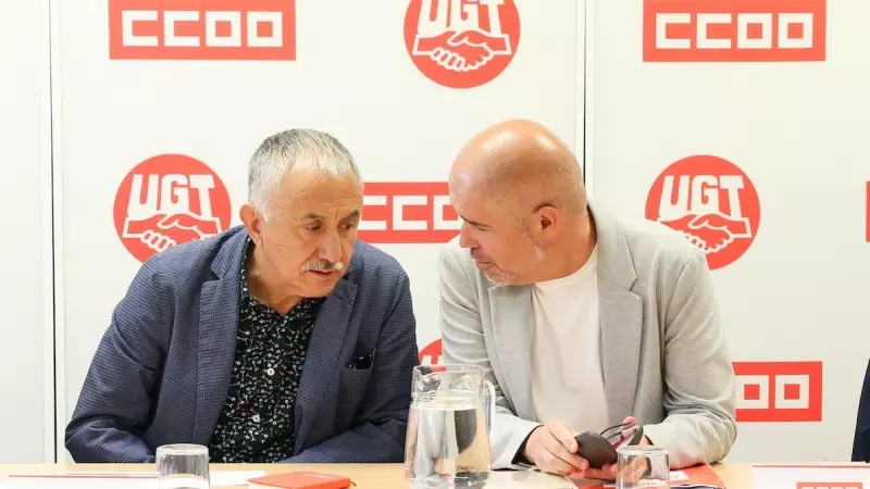 Los secretarios generales de CCOO y UGT, Unai Sordo y Pepe Álvarez, durante una rueda de prensa, a 7 de junio de 2023, en Madrid.