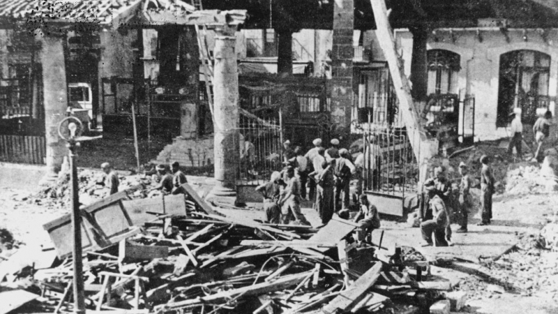 31/05/1938 - La Porxada de Granollers derruïda pel bombardeig feixista de 1938.
