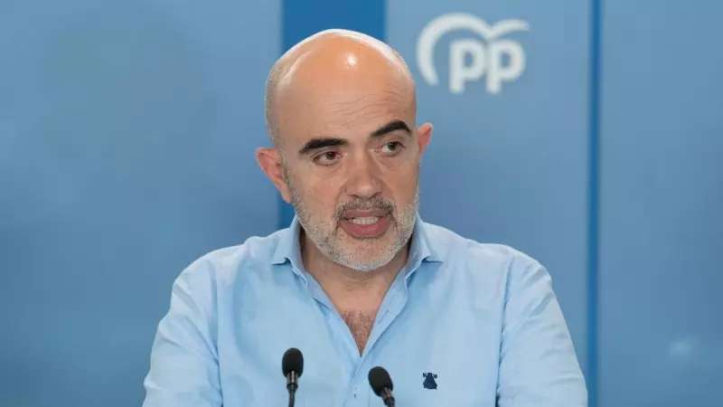 El candidato del PP a la Alcaldía de Barcelona, Daniel Sirera comparece en la sede del partido, a 29 de mayo de 2023, en Barcelona, Catalunya.