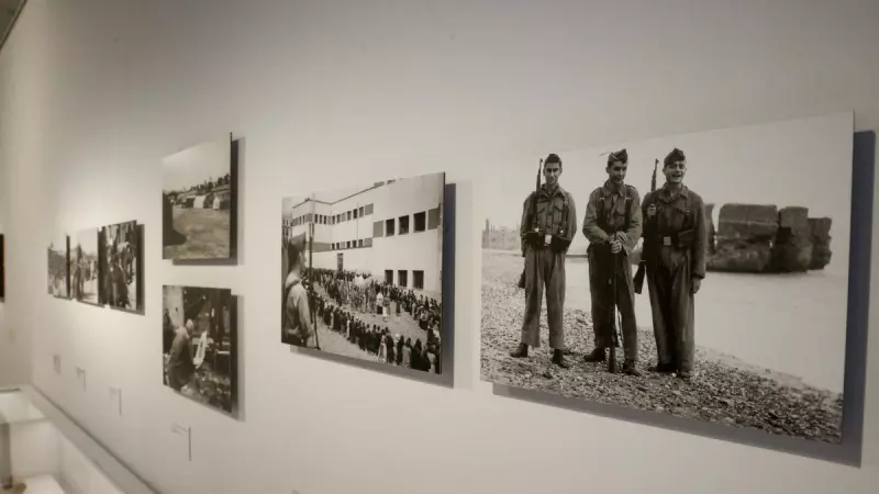 Fotografías expuestas en la muestra 'El tragaluz democrático'.