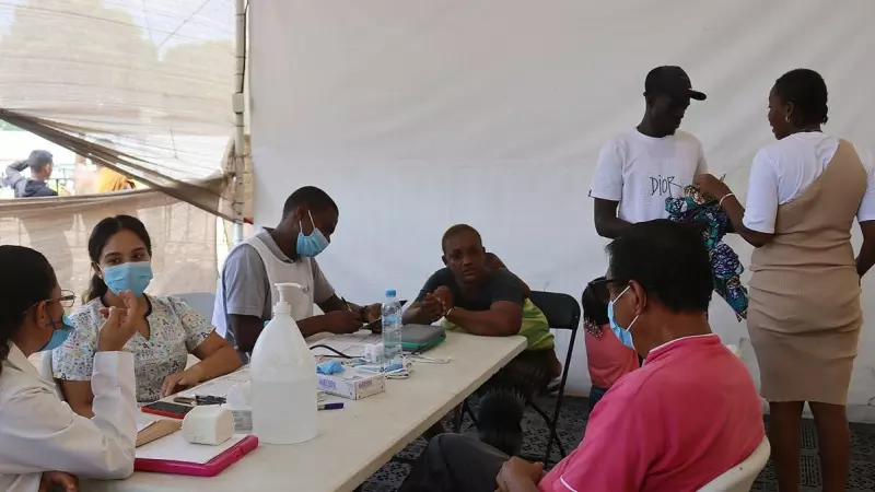 12/06/2023- Varios migrantes reciben atención medica, el 12 de junio de 2023, en Tapachula, en el estado de Chiapas (México).