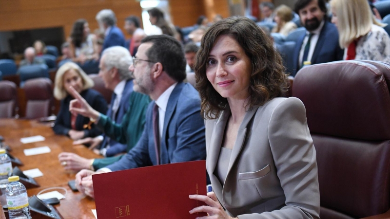 La presidenta de la Comunidad de Madrid, Isabel Díaz Ayuso, durante el pleno de su investidura, en la Asamblea de Madrid, a 21 de junio de 2023.
