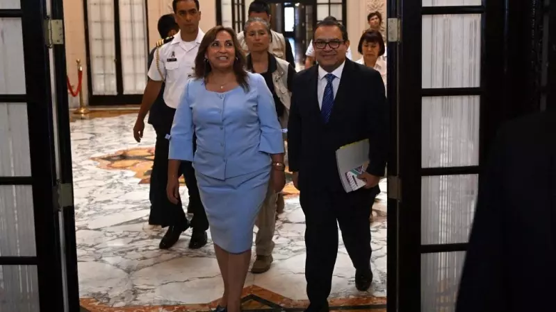 10/02/2023 - La presidenta de Perú, Dina Boluarte junto con el primer ministro Alberto Otárola en el Palacio Presidencial en Lima, a 10 de febrero de 2023.