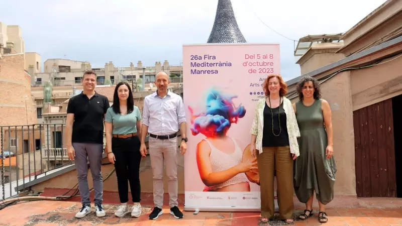 Foto de grup de la Fira Mediterrània de Manresa, a ca la Buresa, un dels escenaris d'aquesta edició