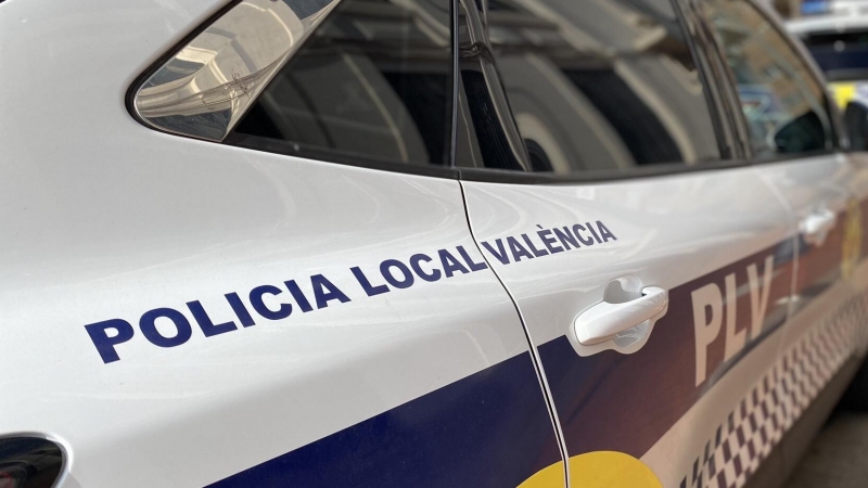 13/07/2023 - Coche de la Policía Municipal de València.
