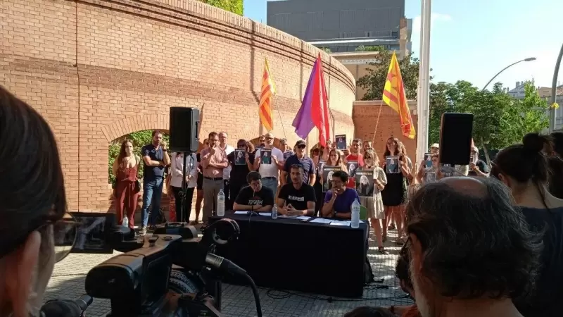 Rueda de prensa del movimiento independendista en Girona para denunciar la infiltración de una agente de la Policía Nacional. CUP