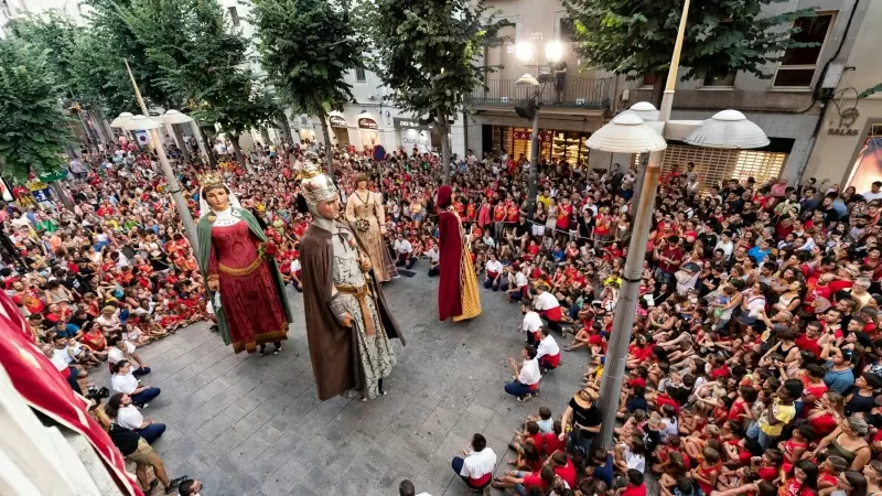 Ball de la Família Robafaves durant Les Santes de Mataró en una imatge d'arxiu.