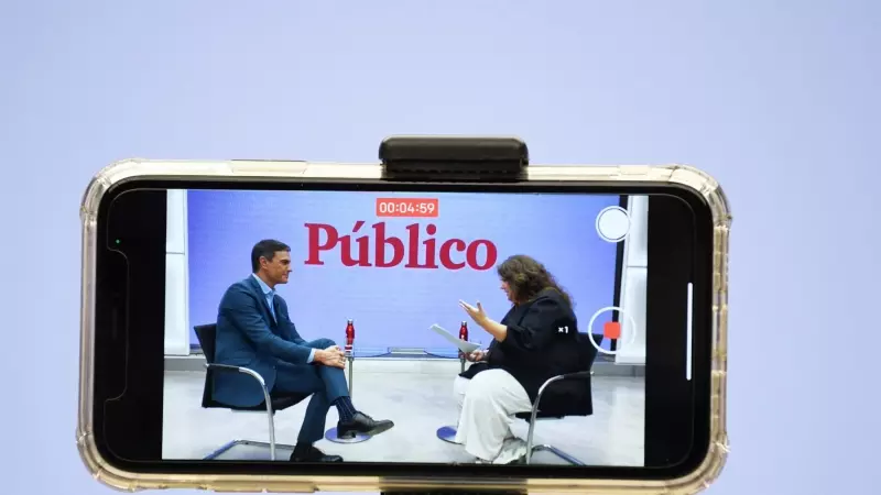 El presidente del Gobierno y secretario general del PSOE, Pedro Sánchez, durante la entrevista con 'Público'.