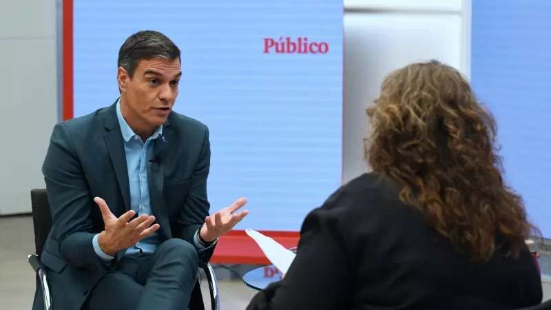 El presidente del Gobierno y secretario general del PSOE, Pedro Sánchez, durante la entrevista con 'Público'.