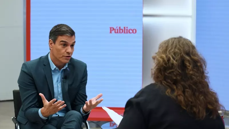 El presidente del Gobierno y secretario general del PSOE, Pedro Sánchez, durante la entrevista con 'Público'.