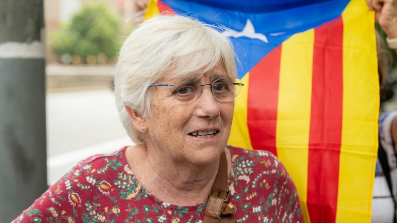 Clara Ponsatí, eurodiputada de Junts y exconsellera, sale de la Ciutat de la Justícia de Barcelona tras prestar declaración.