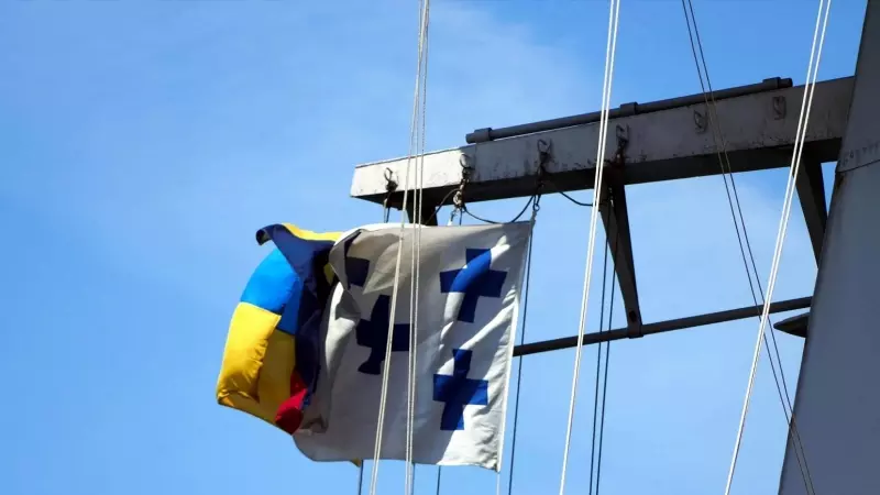 Bandera en un buque de Ucrania en el mar Negro, a 8 de mayo de 2022.