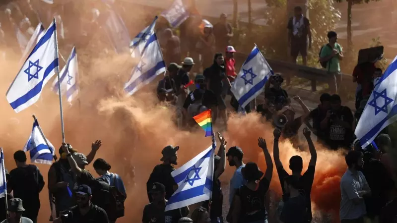 Protestas en Israel por la la primera ley de la polémica reforma judicial de Netanyahu, aprobada este lunes, en Jerusalén a 25 de julio de 2023.