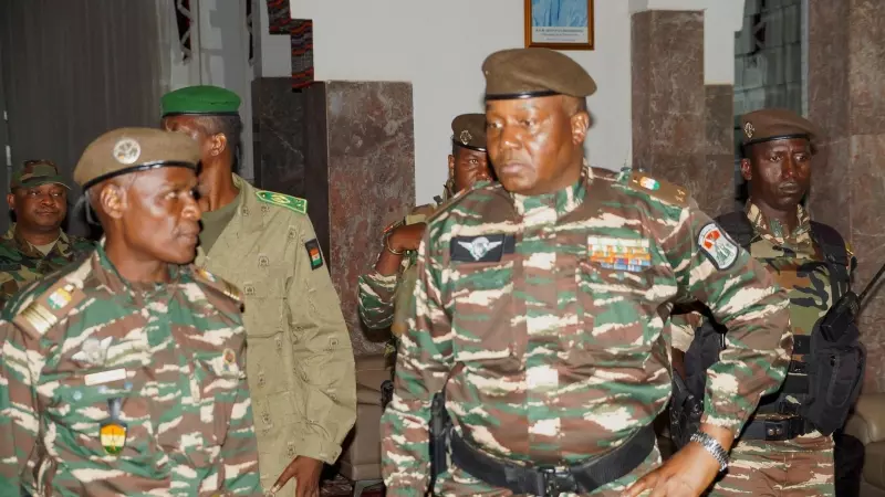 El general Abdourahmane Tiani, declarado nuevo jefe de Estado de Níger por los golpistas, antes de reunirse con varios ministros en Niamey, Níger, el 28 de julio de 2023. Balima Boureima / REUTERS.